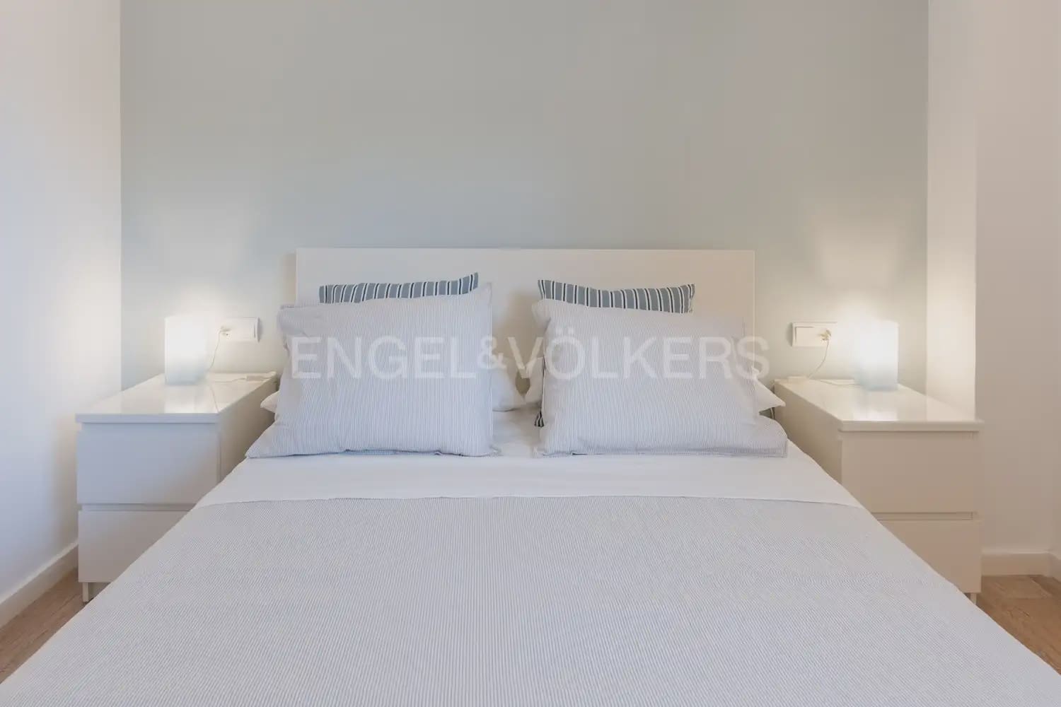 1 slaapkamer Appartement te huur in Valencia stad met zwembad - € 1.200 (Ref: 10007601)