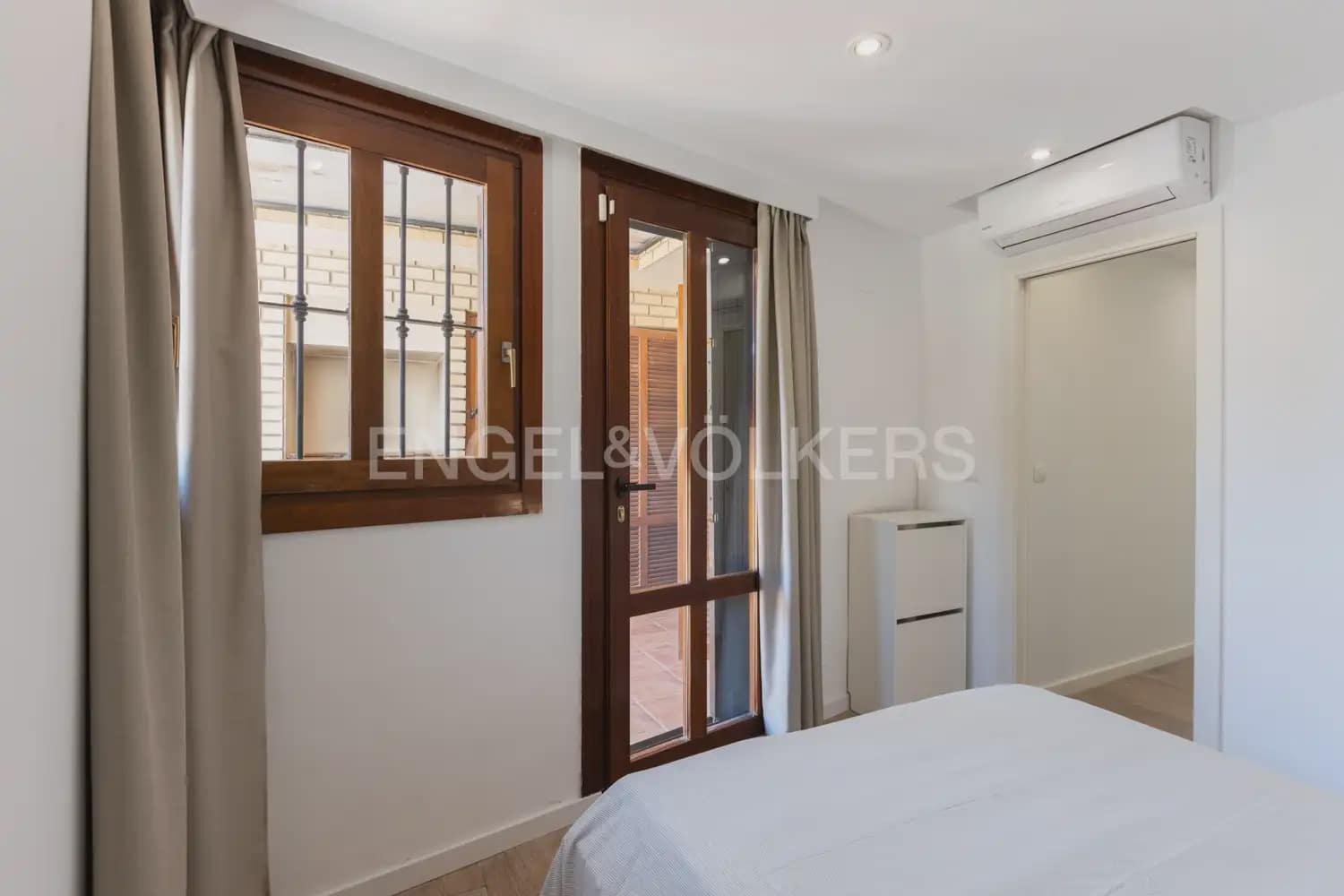 1 slaapkamer Appartement te huur in Valencia stad met zwembad - € 1.200 (Ref: 10007601)