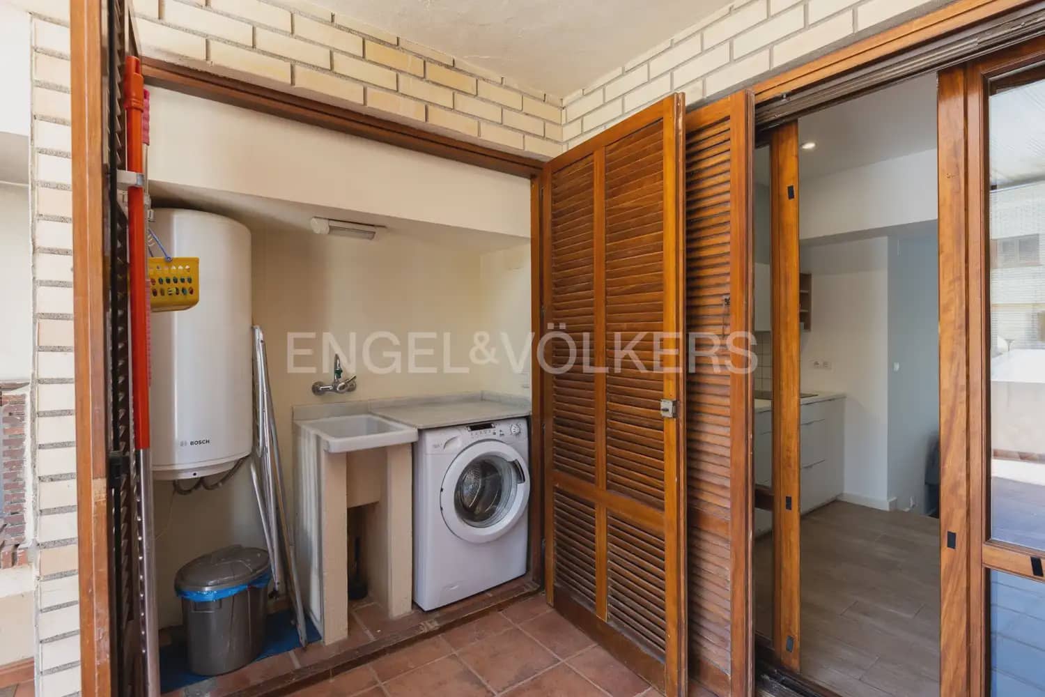 1 slaapkamer Appartement te huur in Valencia stad met zwembad - € 1.200 (Ref: 10007601)