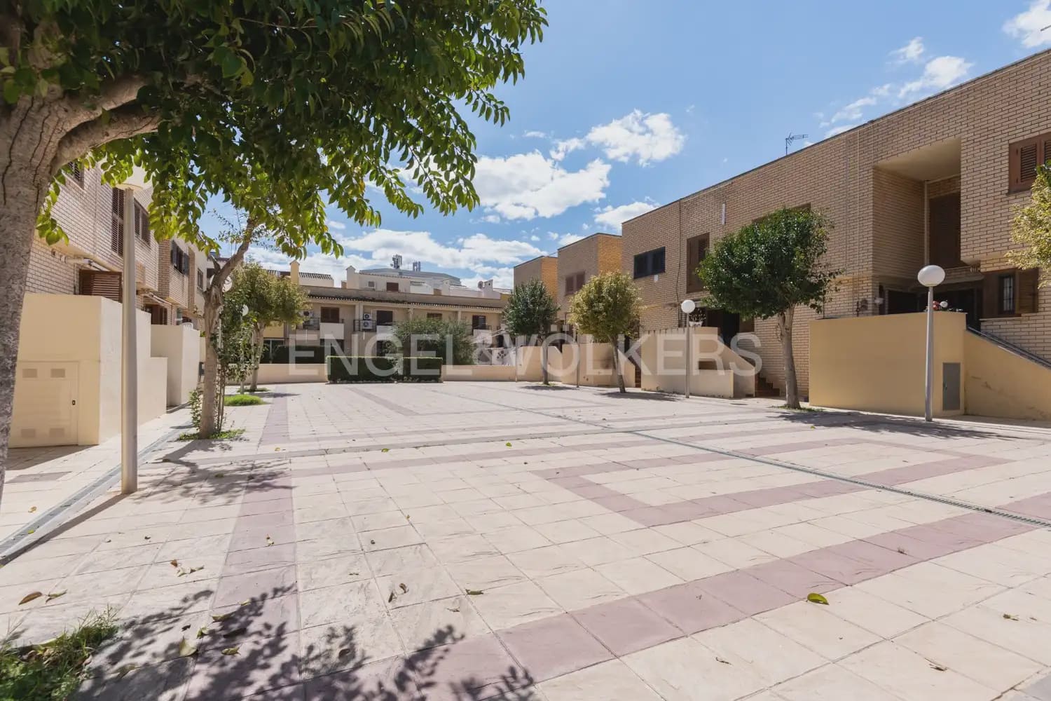 1 slaapkamer Appartement te huur in Valencia stad met zwembad - € 1.200 (Ref: 10007601)