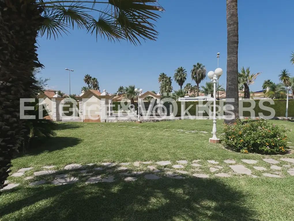 3 Zimmer Penthouse zu verkaufen in Oliva mit Pool Garage - 730.000 € (Ref: 10007602)