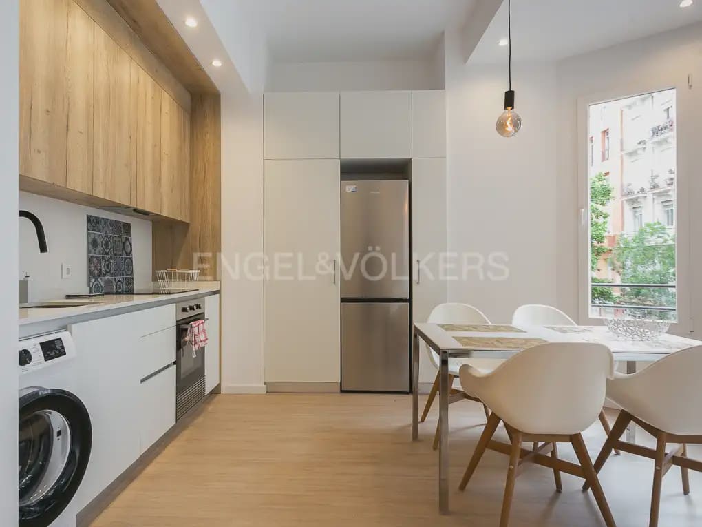 3 makuuhuone Asunto vuokrattavana paikassa Valencia kaupunki - 2 100 € (Ref: 10007804)