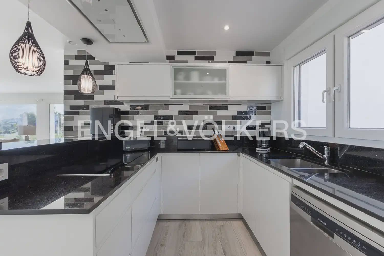 5 soveværelse Villa til salg i Javea / Xabia med swimmingpool garage - € 1.350.000 (Ref: 10007808)