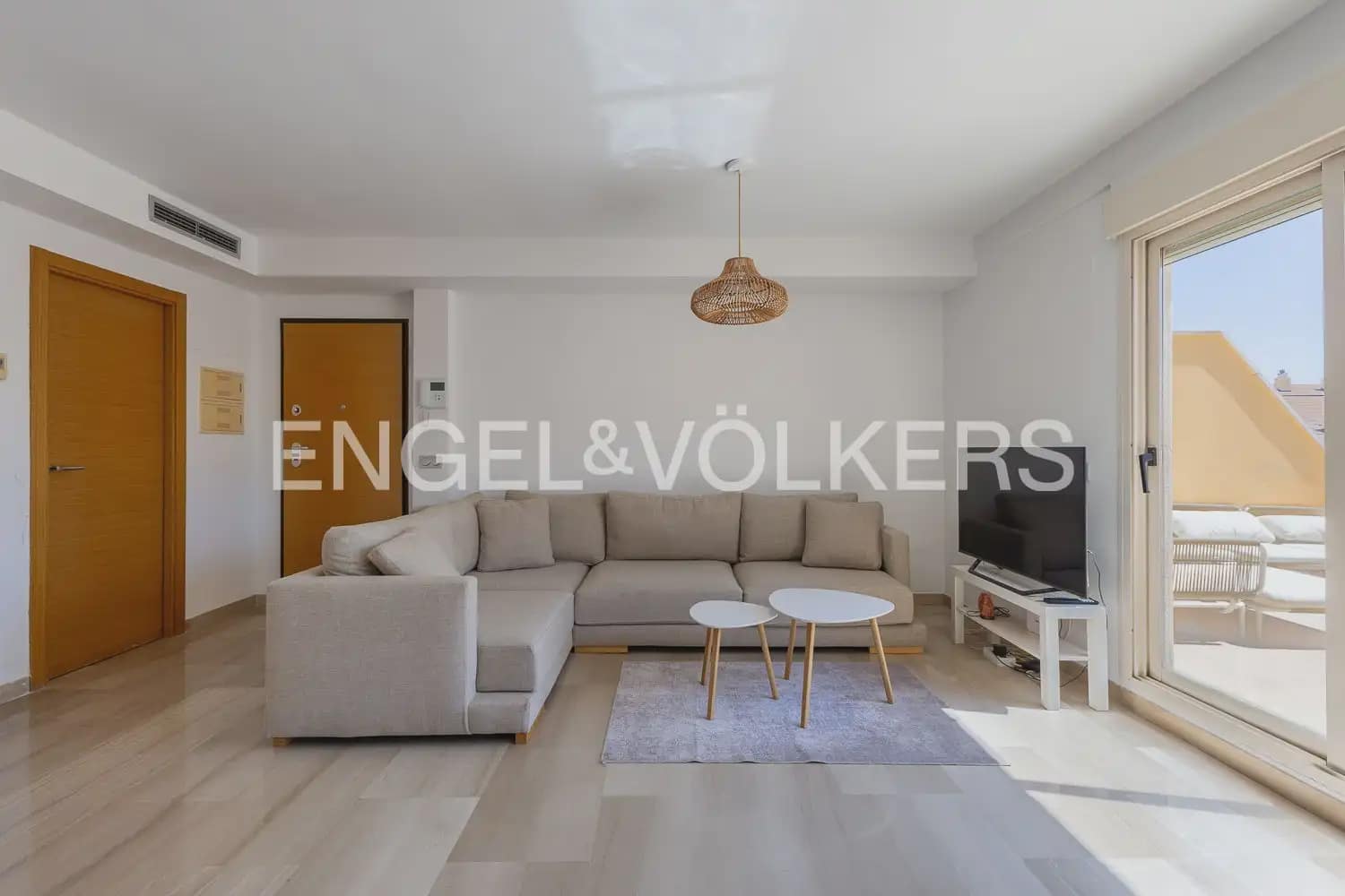 2 bedroom Penthouse for rent in Denia with pool garage - € 1,700 (Ref: 10008057)