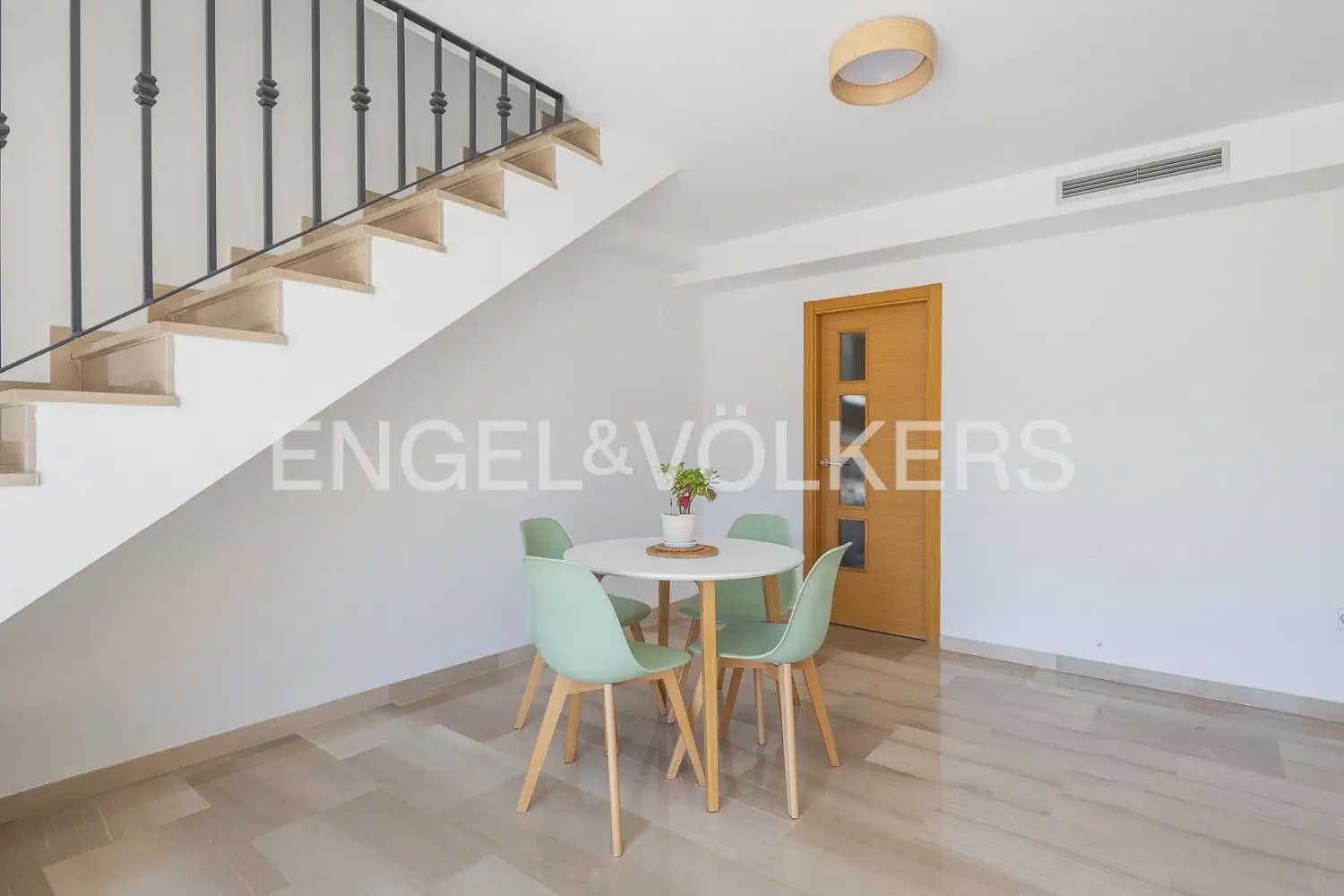 2 bedroom Penthouse for rent in Denia with pool garage - € 1,700 (Ref: 10008057)