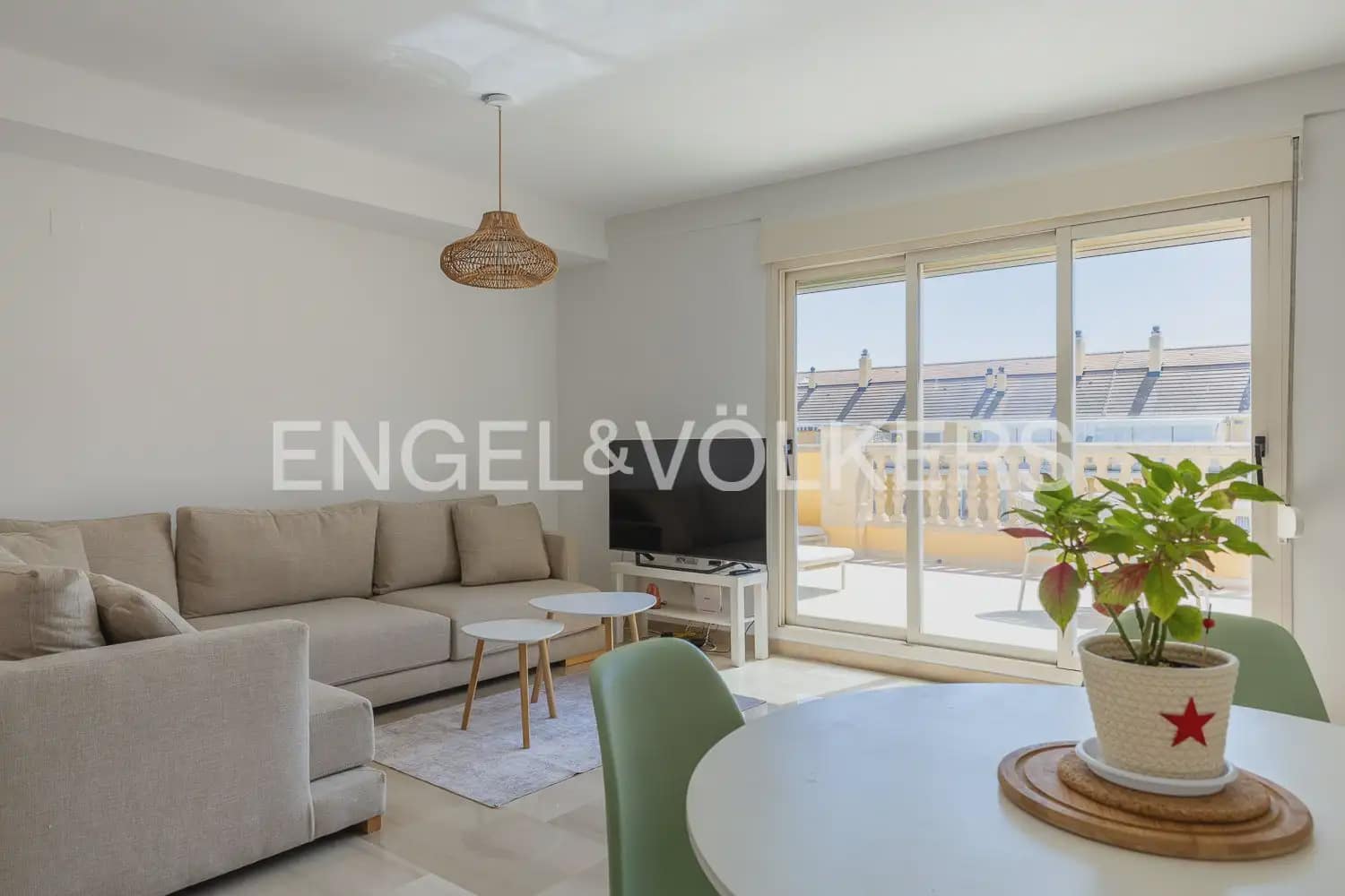 2 bedroom Penthouse for rent in Denia with pool garage - € 1,700 (Ref: 10008057)