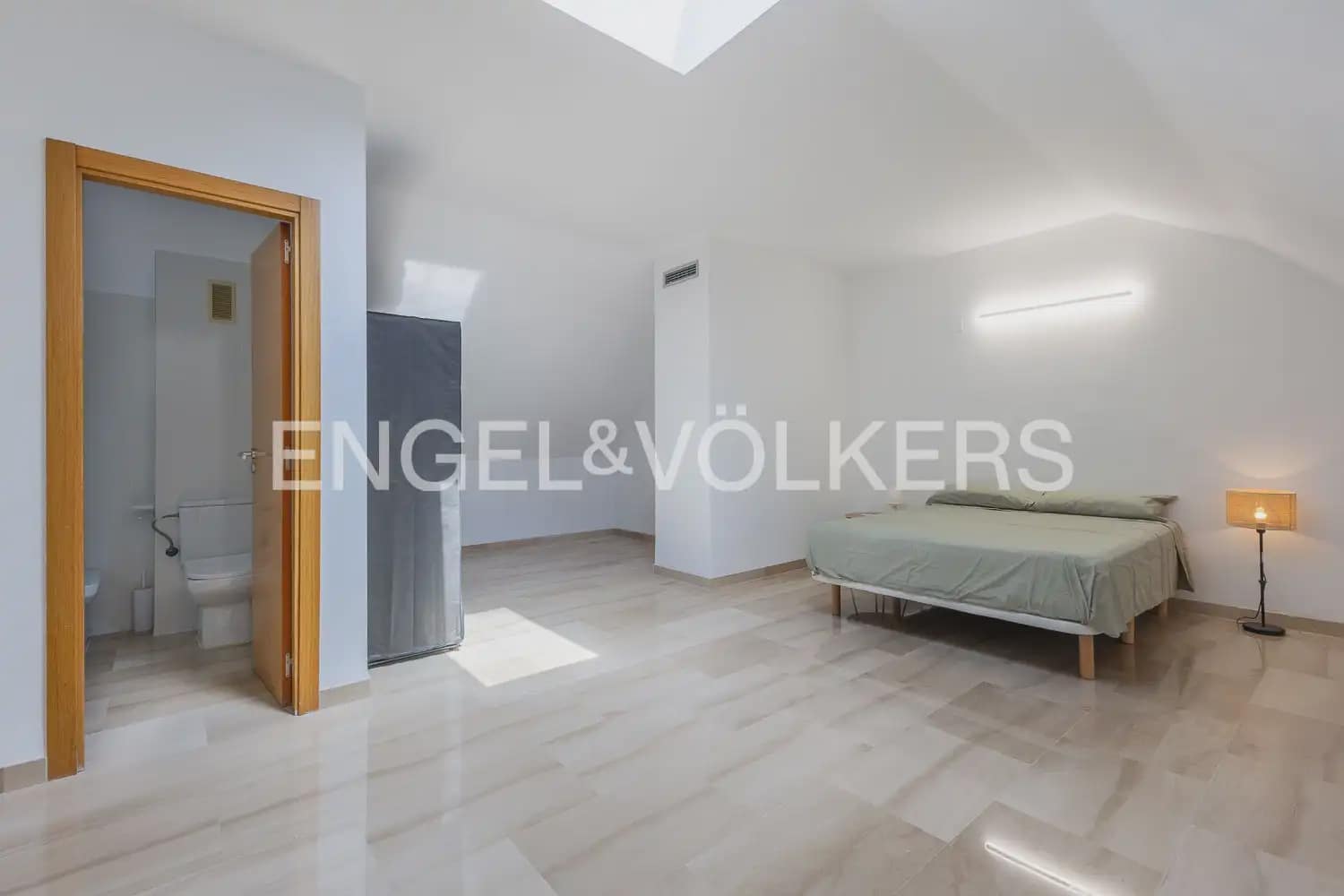 2 bedroom Penthouse for rent in Denia with pool garage - € 1,700 (Ref: 10008057)