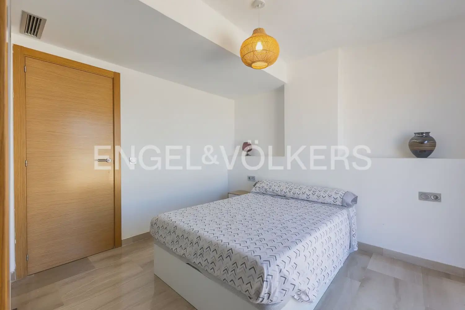 2 bedroom Penthouse for rent in Denia with pool garage - € 1,700 (Ref: 10008057)