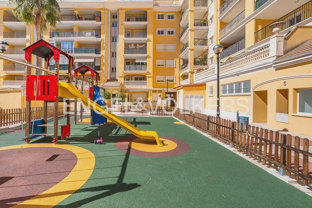 2 bedroom Penthouse for rent in Denia with pool garage - € 1,700 (Ref: 10008057)