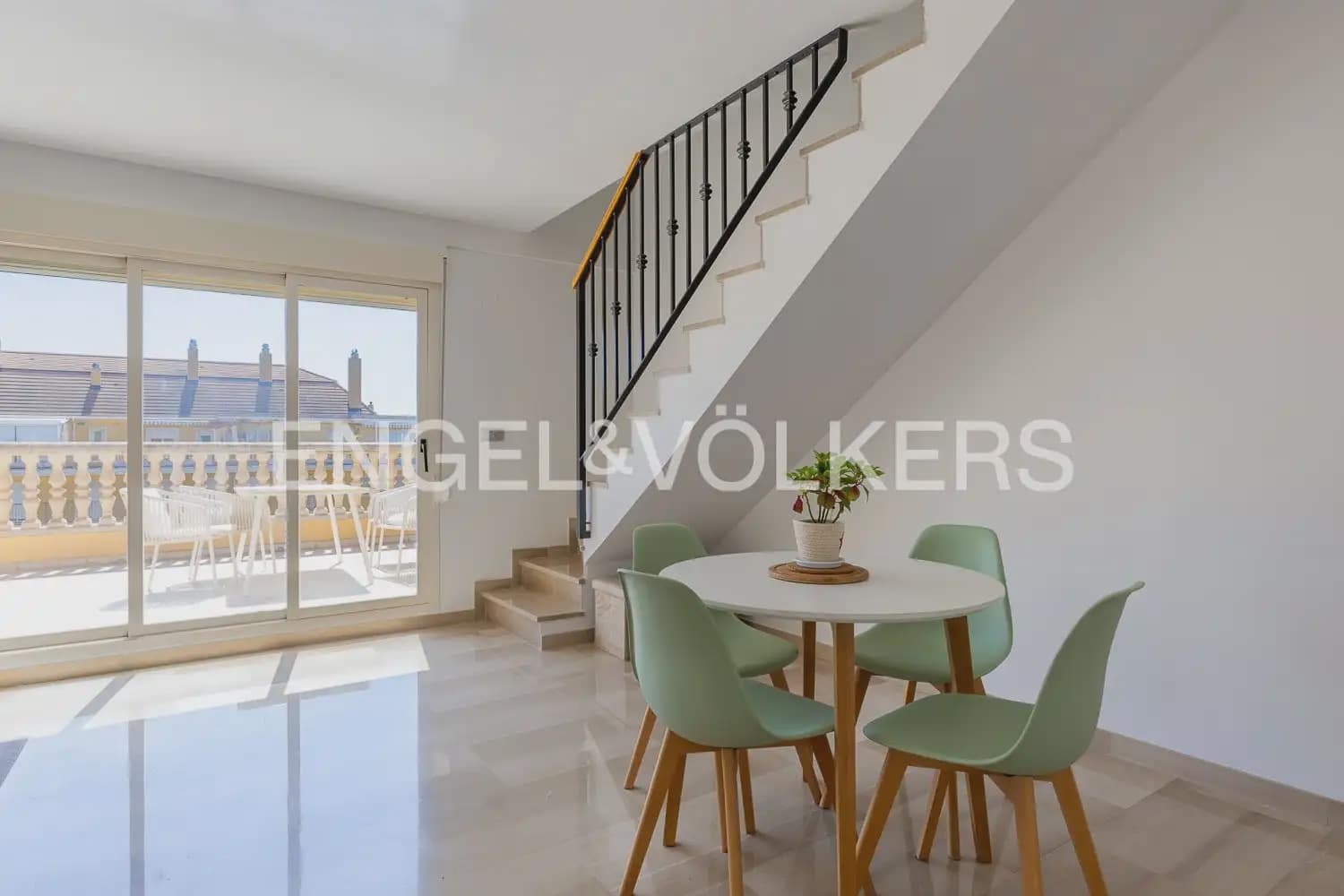 2 bedroom Penthouse for rent in Denia with pool garage - € 1,700 (Ref: 10008057)