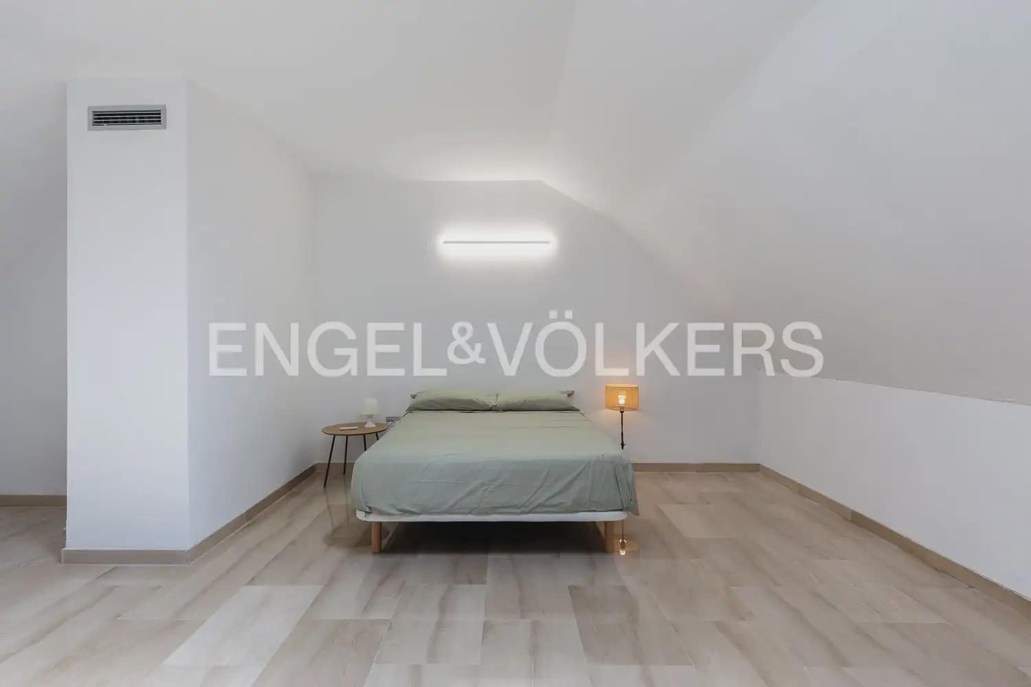 2 bedroom Penthouse for rent in Denia with pool garage - € 1,700 (Ref: 10008057)