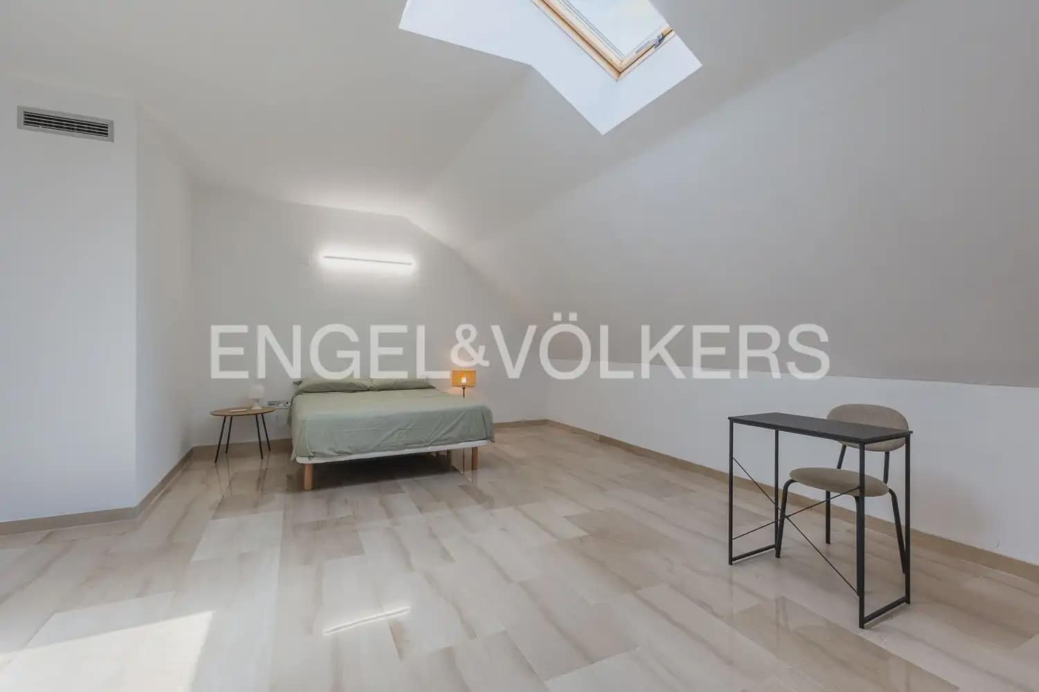 2 bedroom Penthouse for rent in Denia with pool garage - € 1,700 (Ref: 10008057)