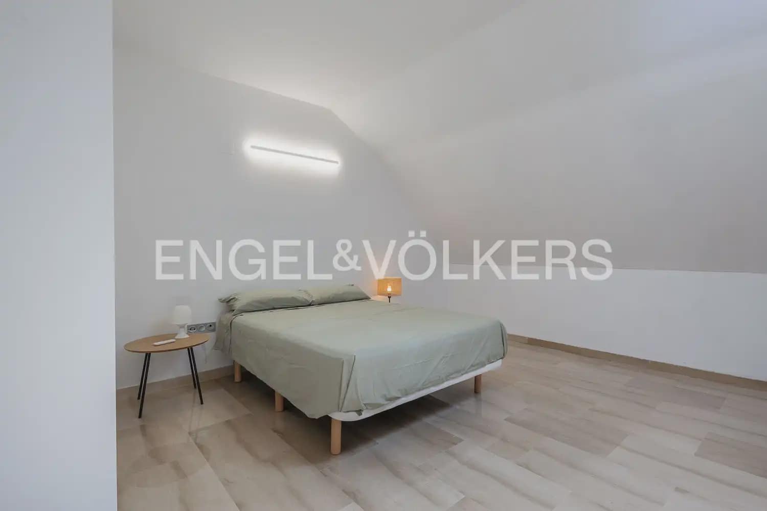 2 bedroom Penthouse for rent in Denia with pool garage - € 1,700 (Ref: 10008057)