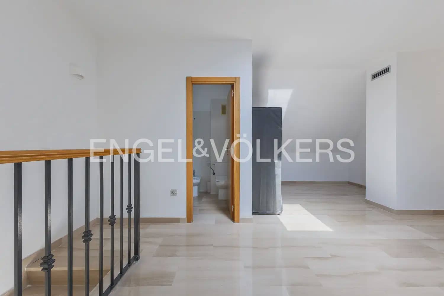 2 bedroom Penthouse for rent in Denia with pool garage - € 1,700 (Ref: 10008057)
