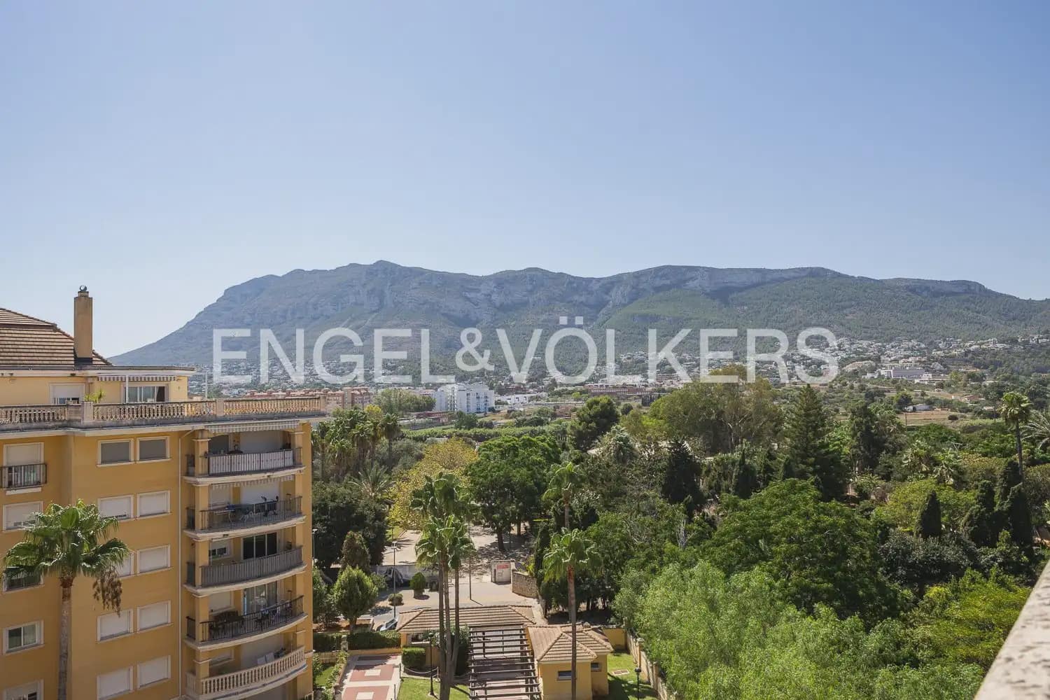 2 bedroom Penthouse for rent in Denia with pool garage - € 1,700 (Ref: 10008057)