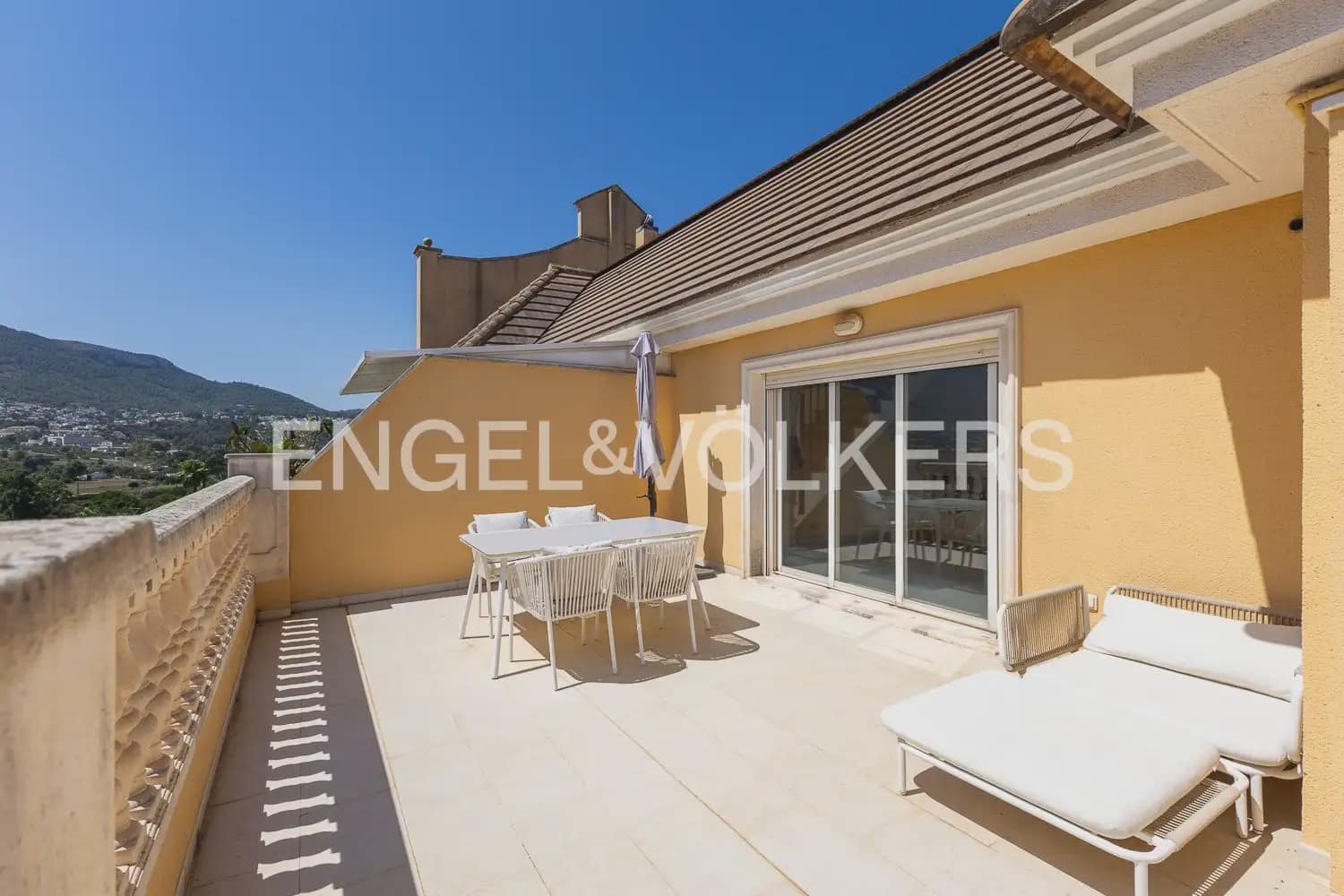 2 bedroom Penthouse for rent in Denia with pool garage - € 1,700 (Ref: 10008057)