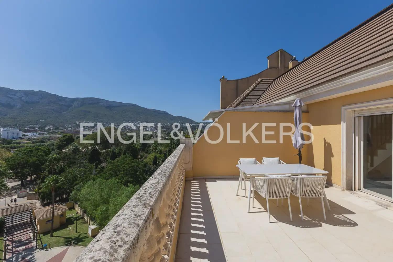 2 bedroom Penthouse for rent in Denia with pool garage - € 1,700 (Ref: 10008057)