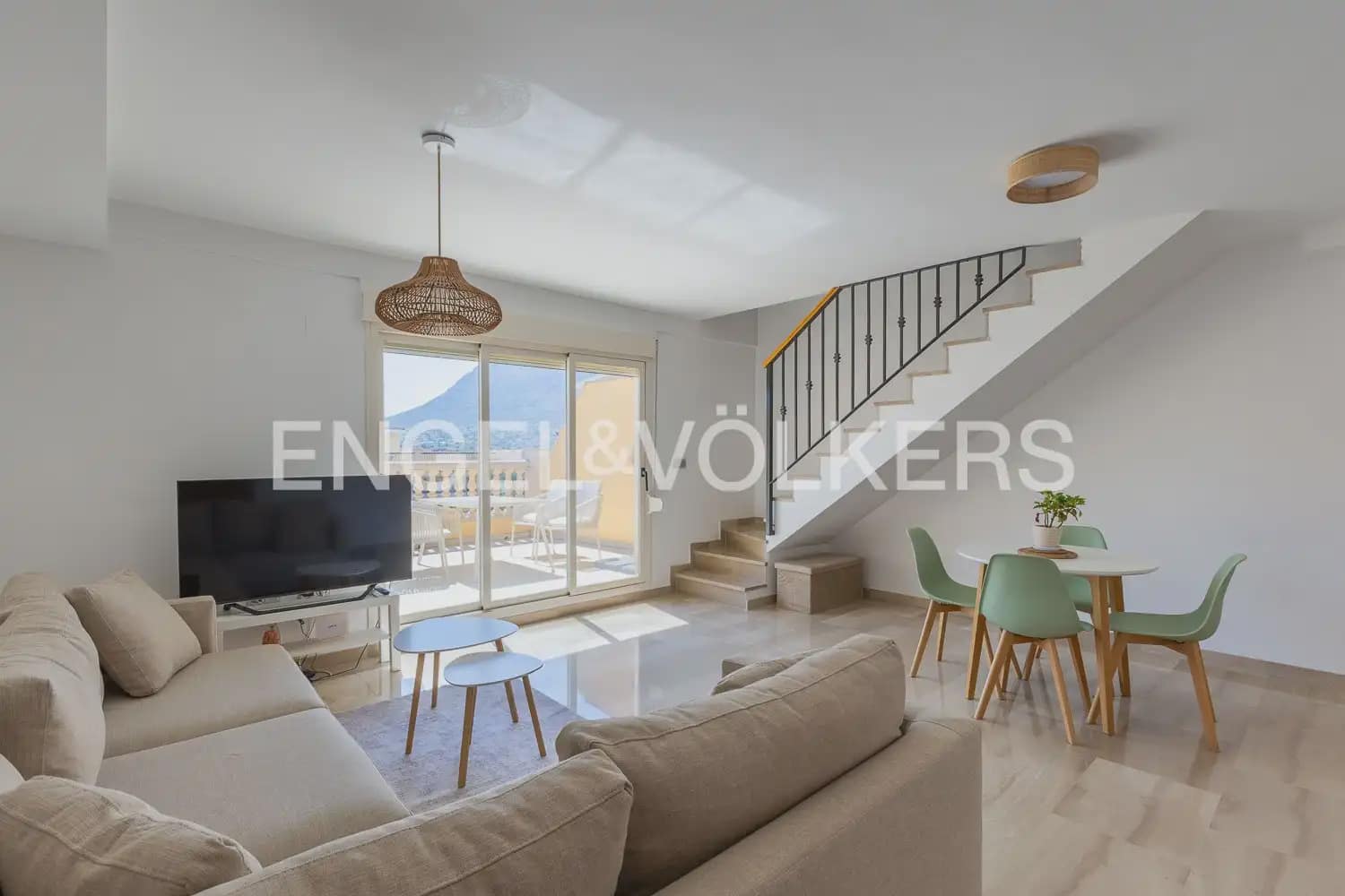 2 bedroom Penthouse for rent in Denia with pool garage - € 1,700 (Ref: 10008057)