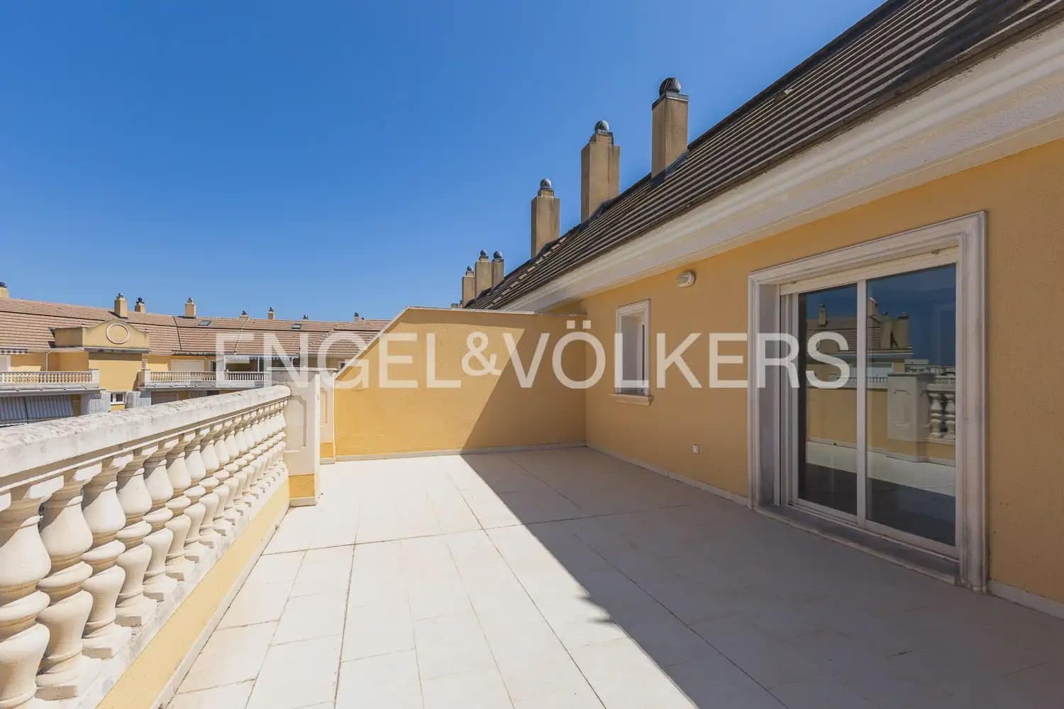 2 bedroom Penthouse for rent in Denia with pool garage - € 1,700 (Ref: 10008057)