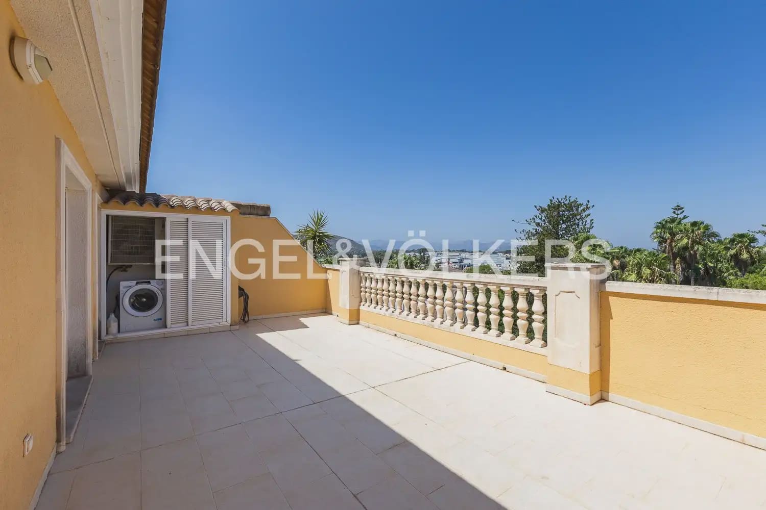 2 bedroom Penthouse for rent in Denia with pool garage - € 1,700 (Ref: 10008057)
