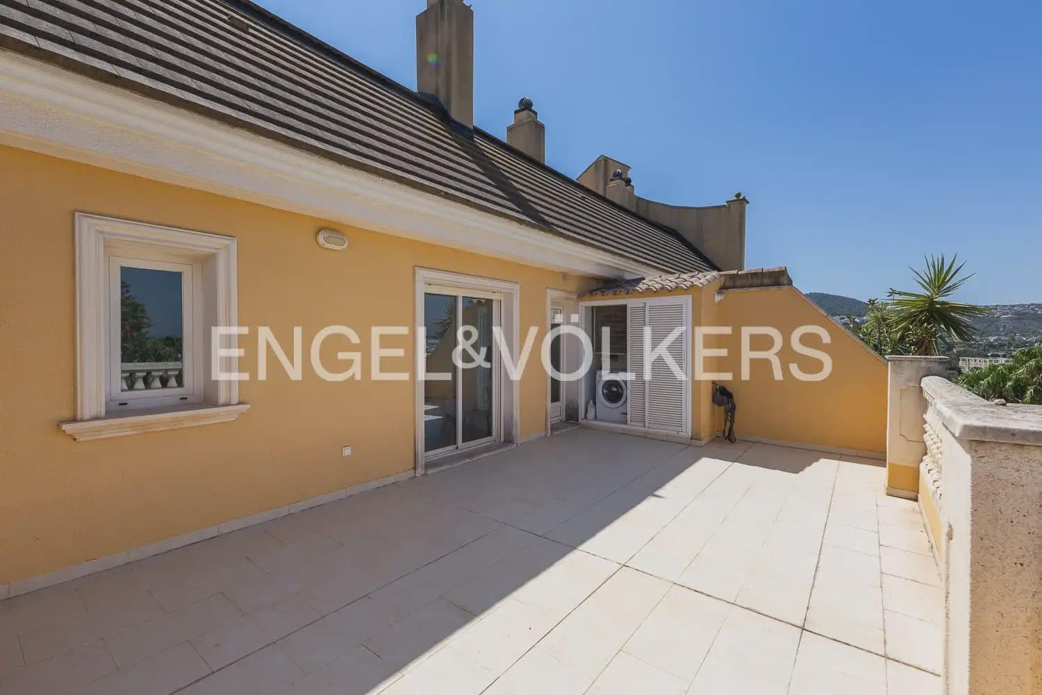 2 bedroom Penthouse for rent in Denia with pool garage - € 1,700 (Ref: 10008057)