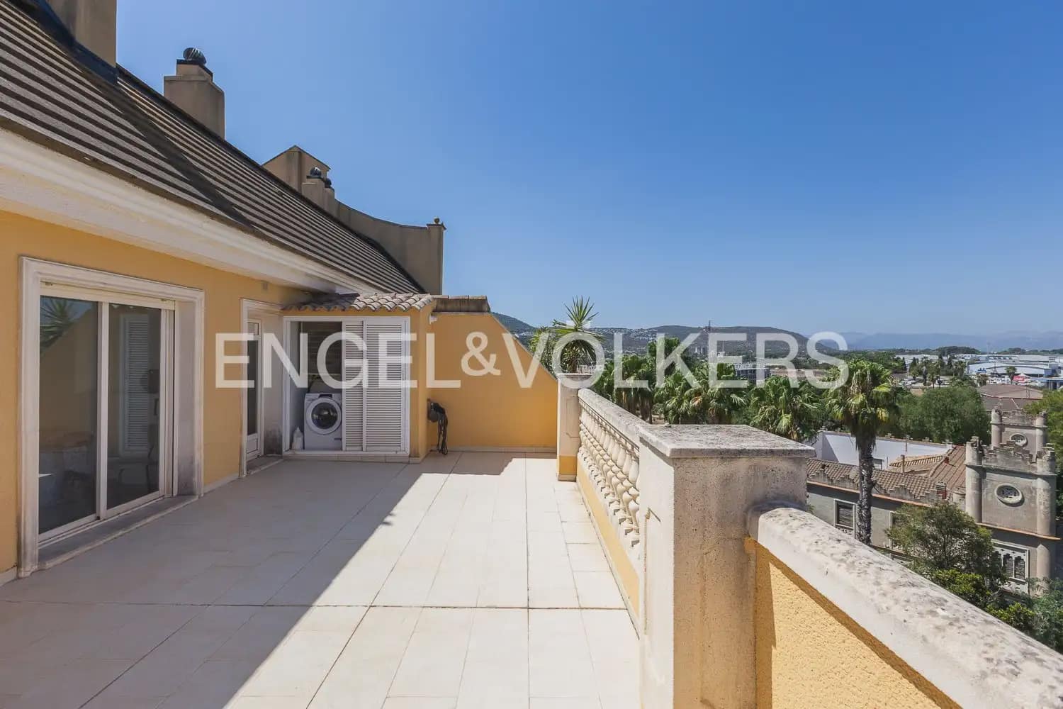 2 bedroom Penthouse for rent in Denia with pool garage - € 1,700 (Ref: 10008057)