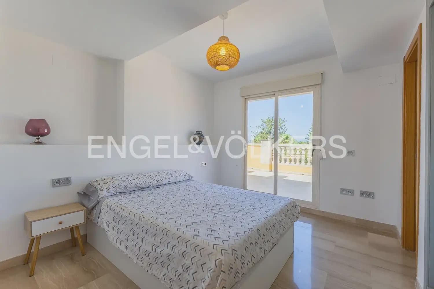 2 bedroom Penthouse for rent in Denia with pool garage - € 1,700 (Ref: 10008057)