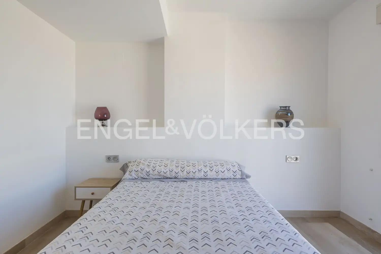 2 bedroom Penthouse for rent in Denia with pool garage - € 1,700 (Ref: 10008057)