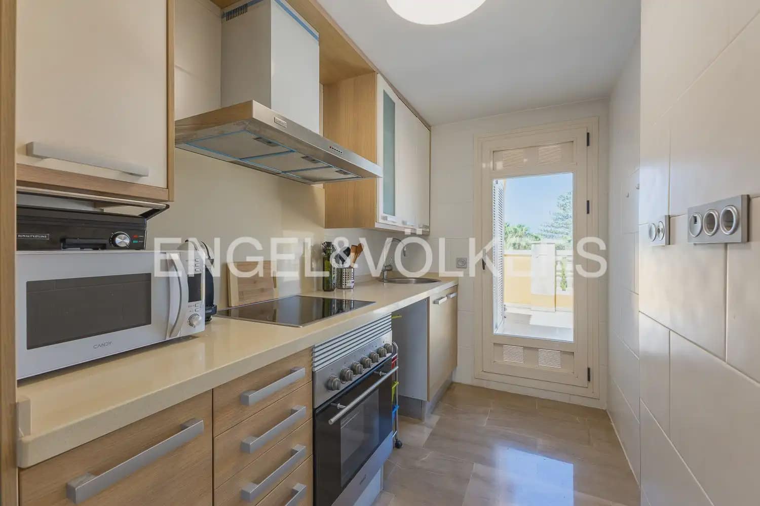 2 bedroom Penthouse for rent in Denia with pool garage - € 1,700 (Ref: 10008057)