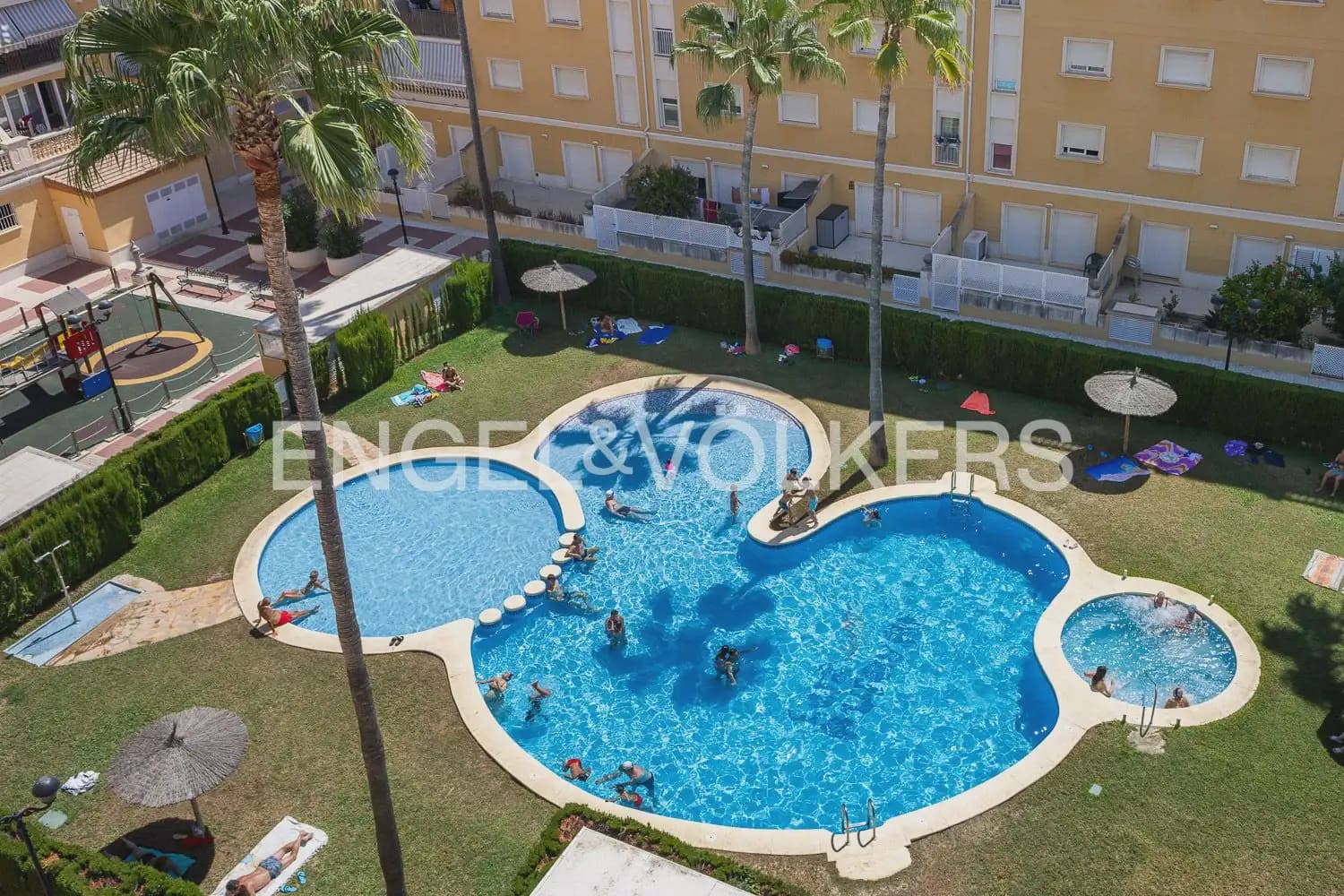 2 bedroom Penthouse for rent in Denia with pool garage - € 1,700 (Ref: 10008057)