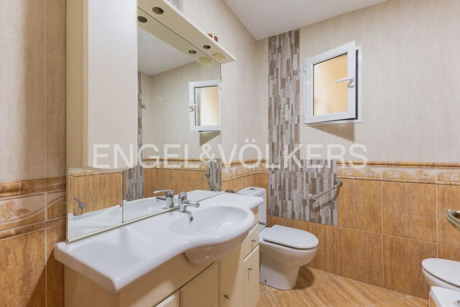5 soveværelse Lejlighed til leje i Valencia by - € 1.700 (Ref: 10009806)