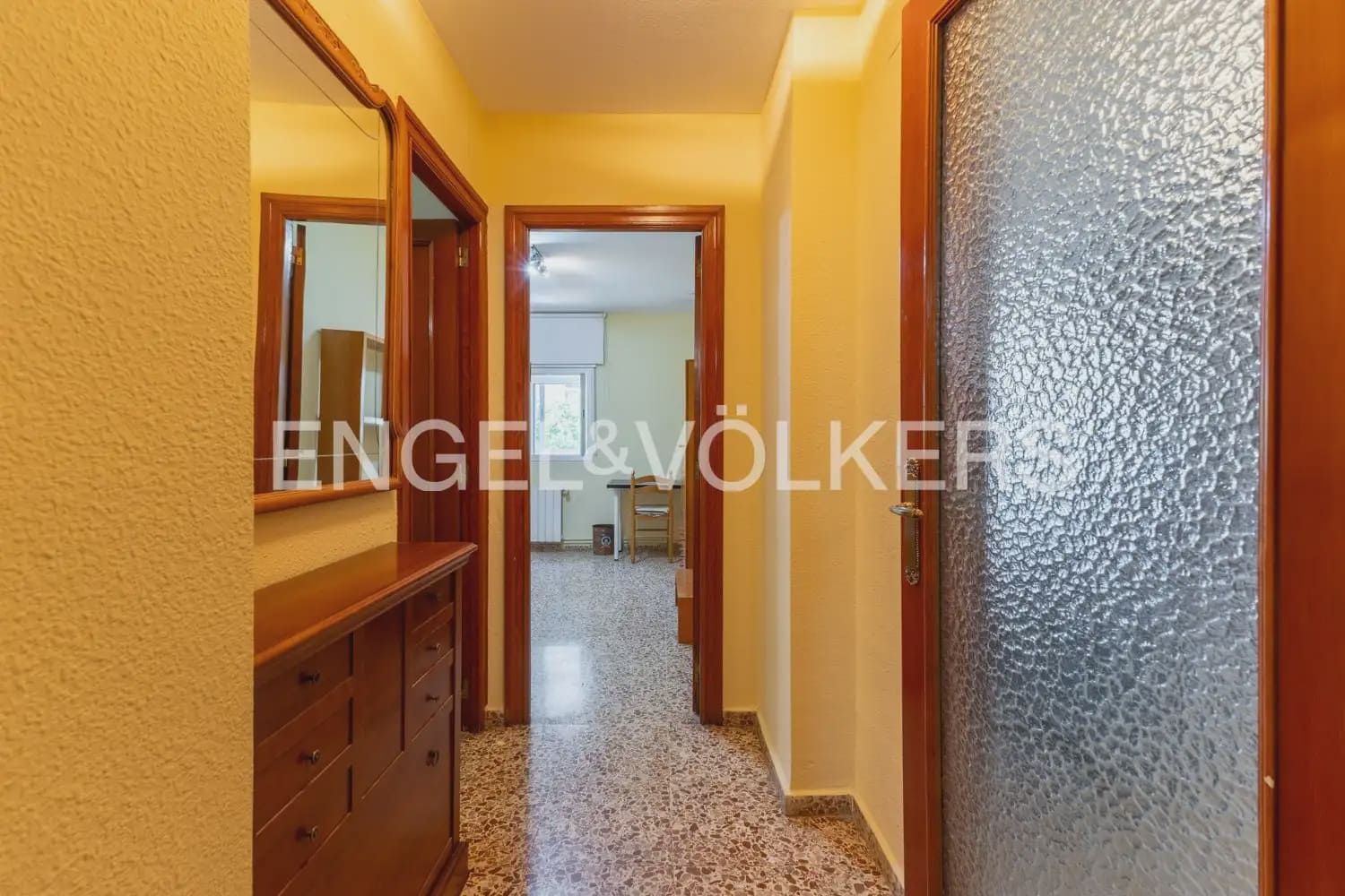 5 soveværelse Lejlighed til leje i Valencia by - € 1.700 (Ref: 10009806)