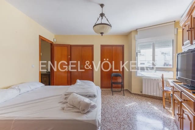 5 bedroom Flat for rent in Patraix, Valencia city - € 1,700 (Ref: 10009806)