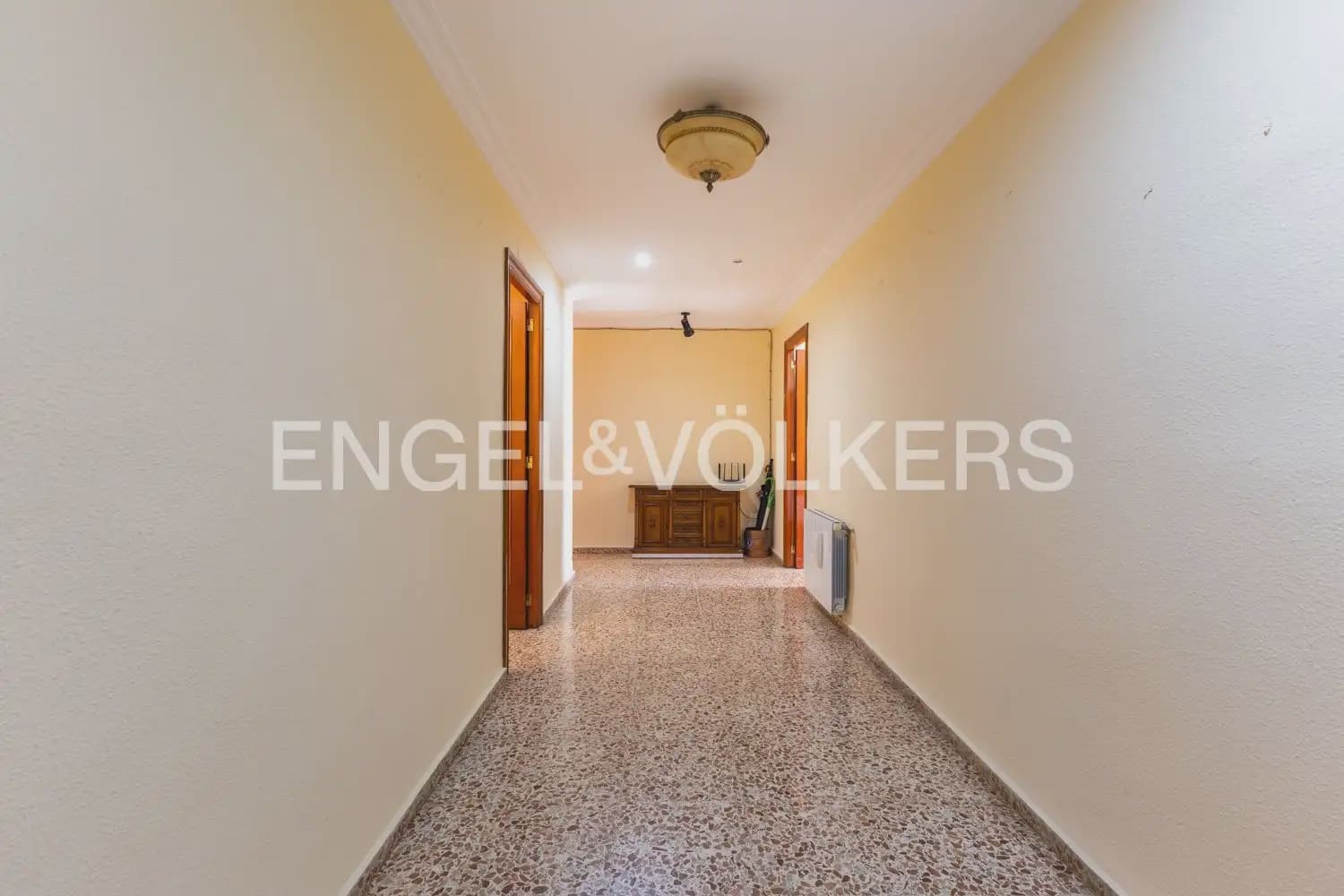 5 soveværelse Lejlighed til leje i Valencia by - € 1.700 (Ref: 10009806)