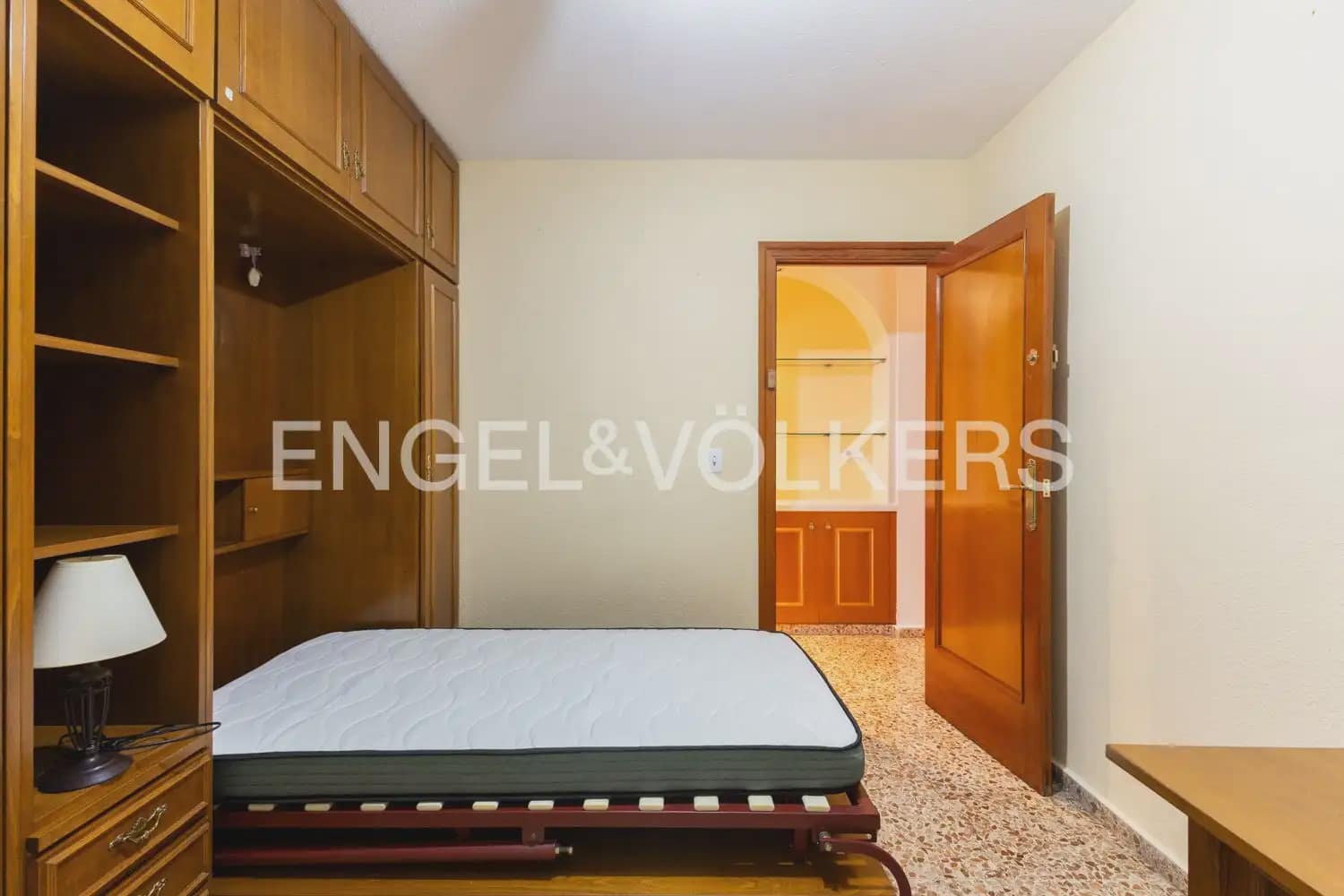 5 soveværelse Lejlighed til leje i Valencia by - € 1.700 (Ref: 10009806)