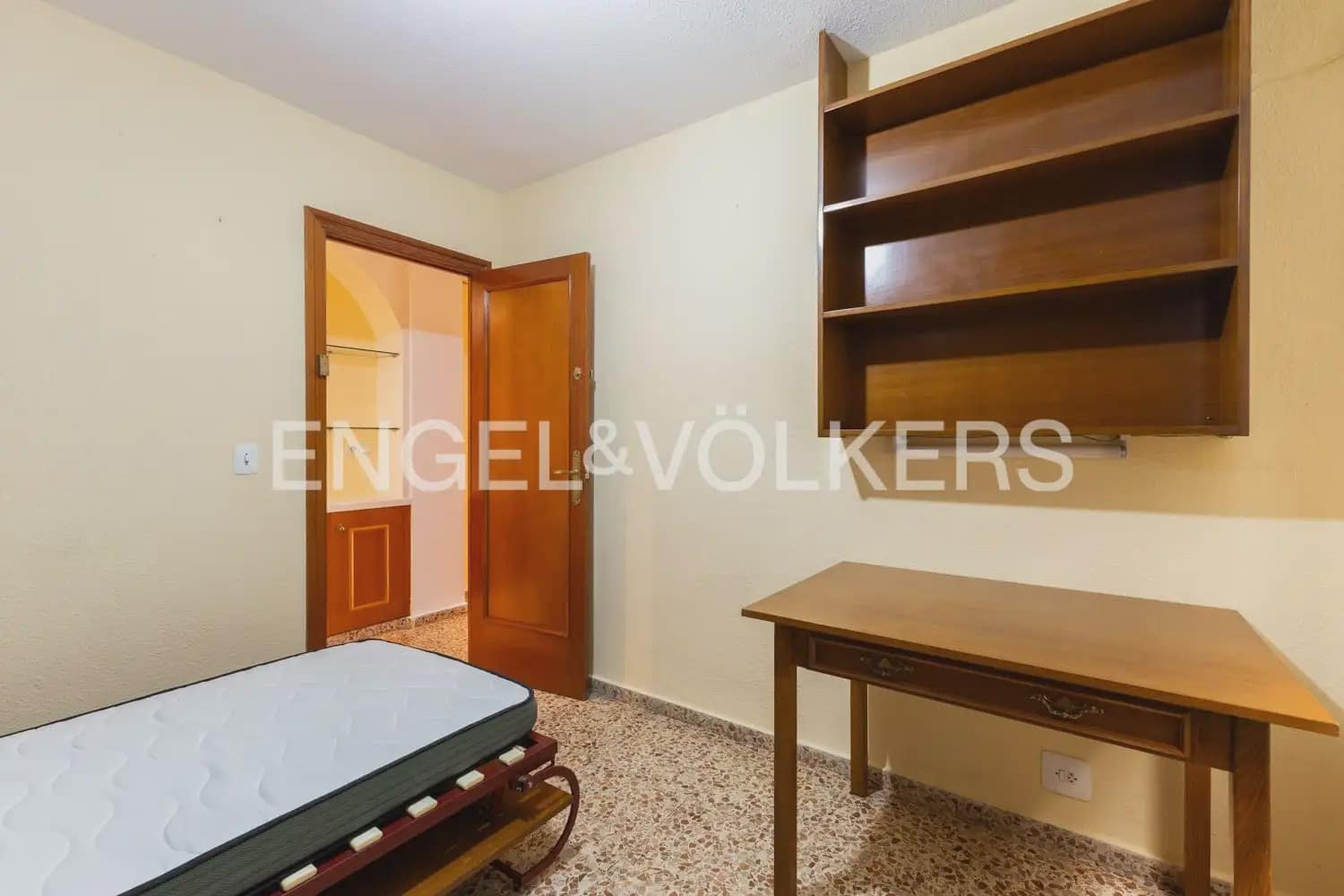 5 soveværelse Lejlighed til leje i Valencia by - € 1.700 (Ref: 10009806)