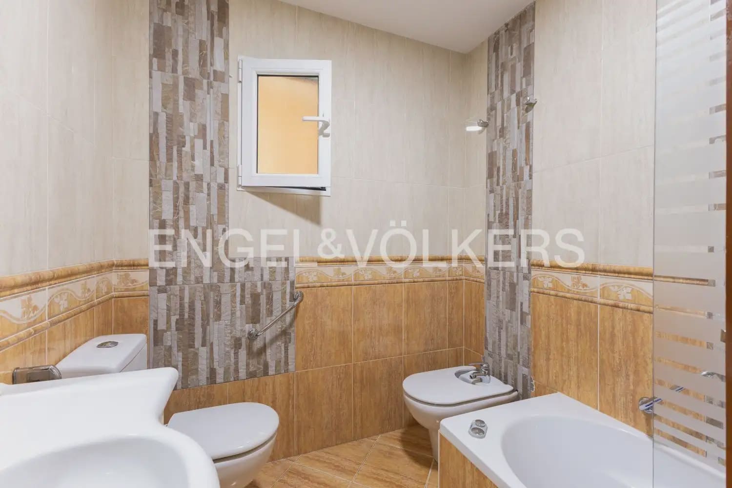 5 soveværelse Lejlighed til leje i Valencia by - € 1.700 (Ref: 10009806)