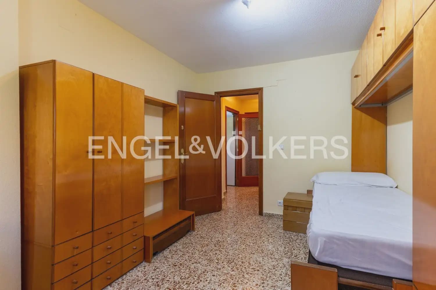 5 soveværelse Lejlighed til leje i Valencia by - € 1.700 (Ref: 10009806)
