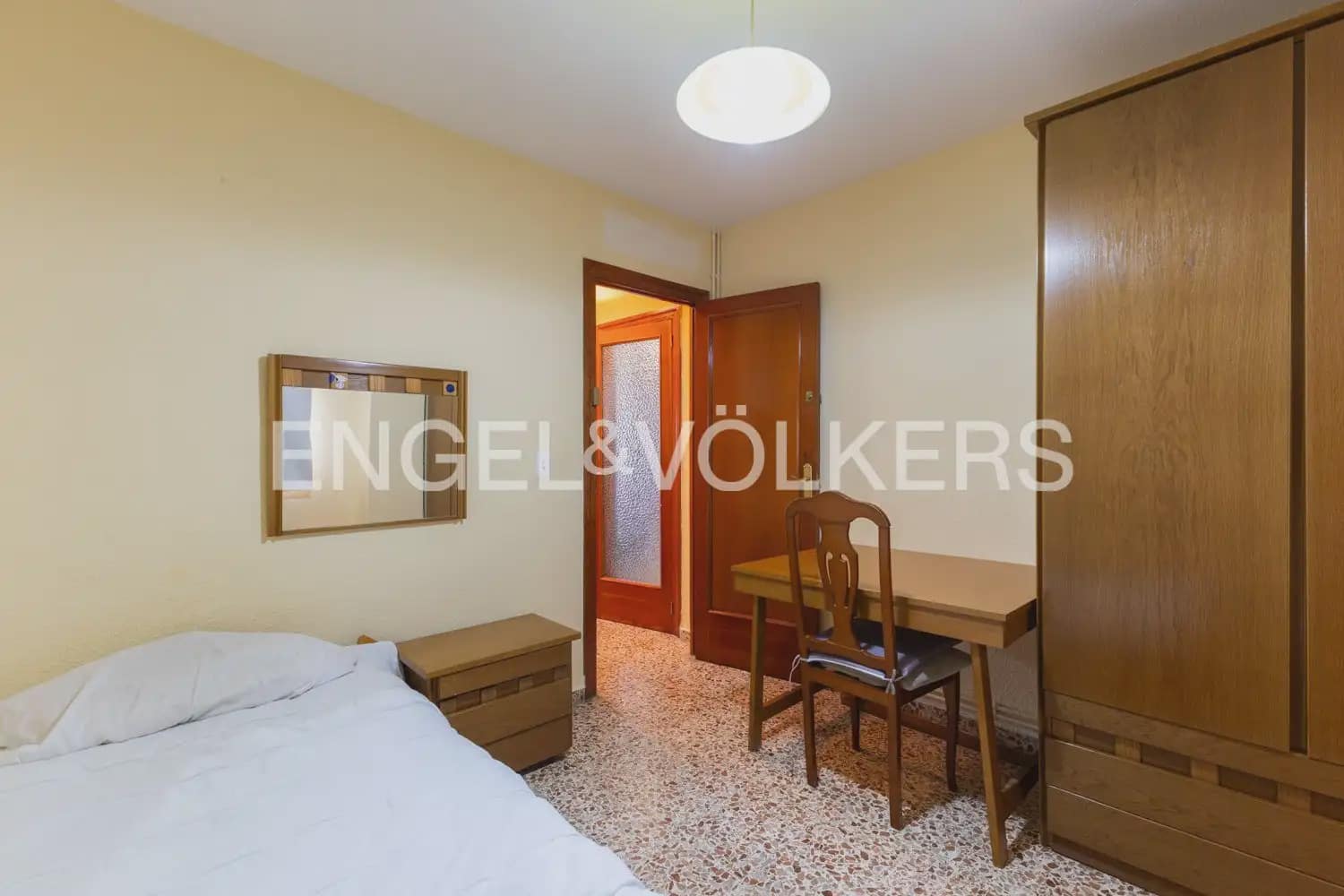 5 soveværelse Lejlighed til leje i Valencia by - € 1.700 (Ref: 10009806)