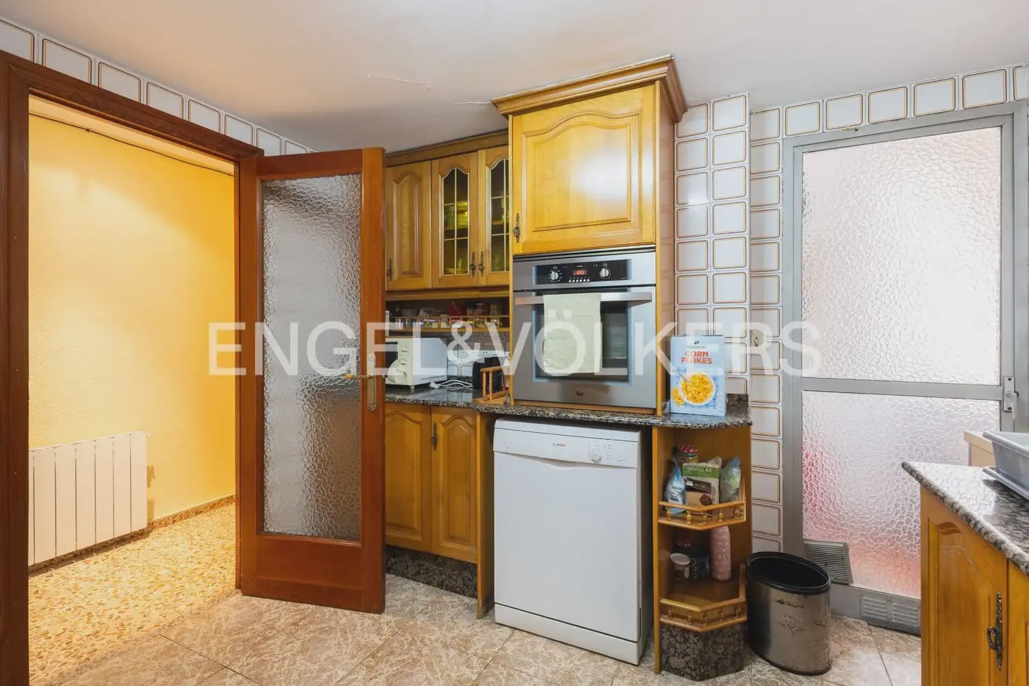 5 soveværelse Lejlighed til leje i Valencia by - € 1.700 (Ref: 10009806)
