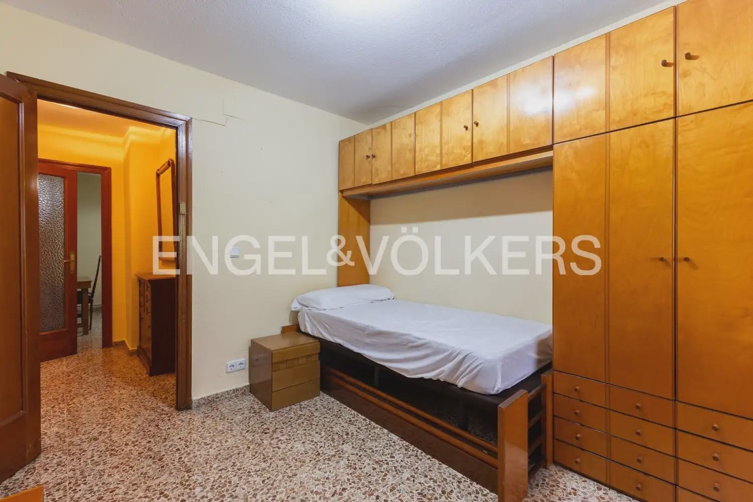 5 soveværelse Lejlighed til leje i Valencia by - € 1.700 (Ref: 10009806)
