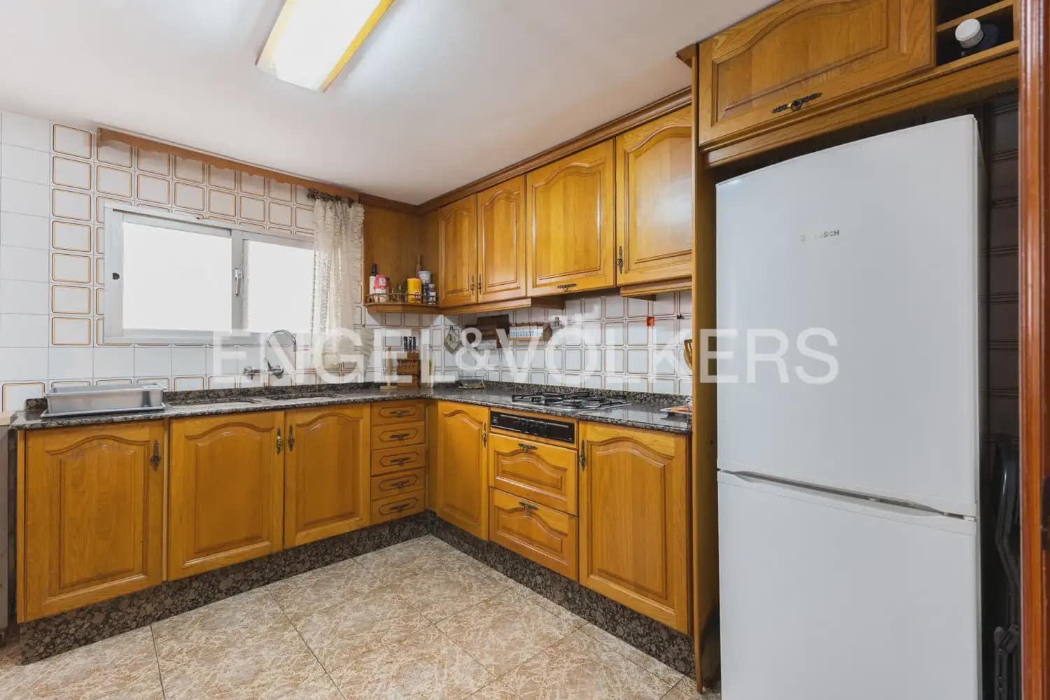 5 soveværelse Lejlighed til leje i Valencia by - € 1.700 (Ref: 10009806)