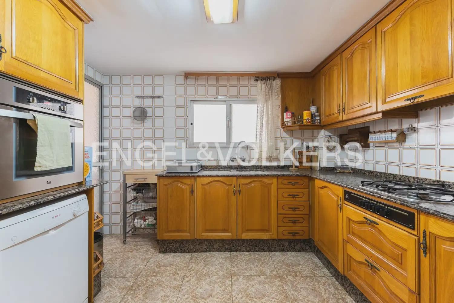 5 soveværelse Lejlighed til leje i Valencia by - € 1.700 (Ref: 10009806)