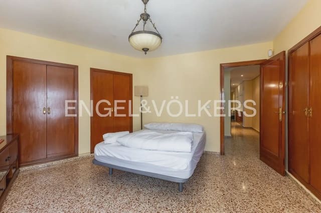 5 bedroom Flat for rent in Patraix, Valencia city - € 1,700 (Ref: 10009806)