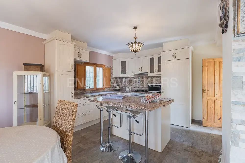 3 sypialnia Finka/Dom wiejski do wynajęcia w Turis z basenem garażem - 1 600 € (Ref: 10009812)