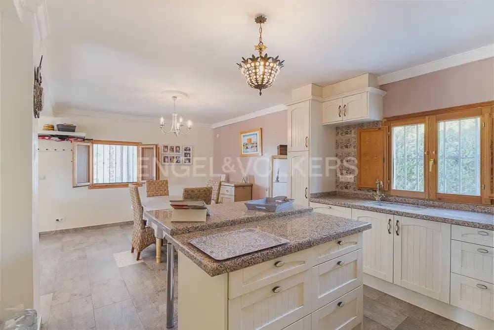 3 sypialnia Finka/Dom wiejski do wynajęcia w Turis z basenem garażem - 1 600 € (Ref: 10009812)