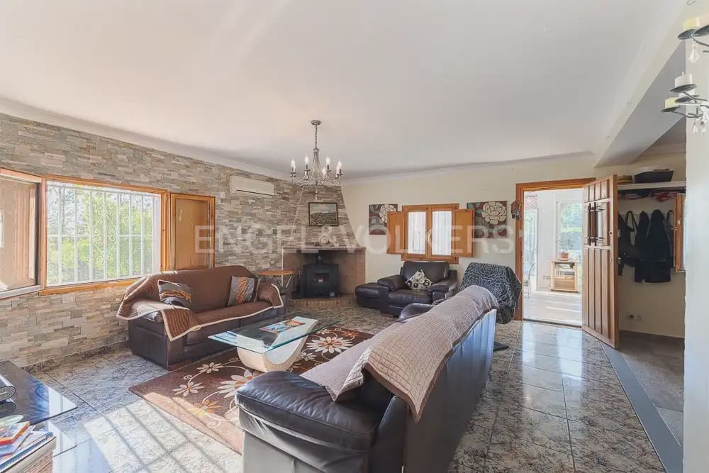 3 sypialnia Finka/Dom wiejski do wynajęcia w Turis z basenem garażem - 1 600 € (Ref: 10009812)