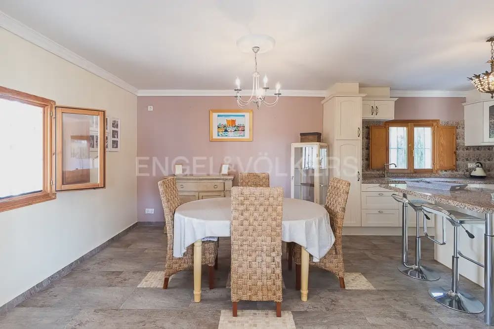 3 sypialnia Finka/Dom wiejski do wynajęcia w Turis z basenem garażem - 1 600 € (Ref: 10009812)