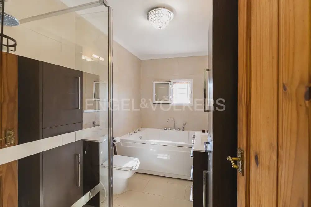 3 sypialnia Finka/Dom wiejski do wynajęcia w Turis z basenem garażem - 1 600 € (Ref: 10009812)