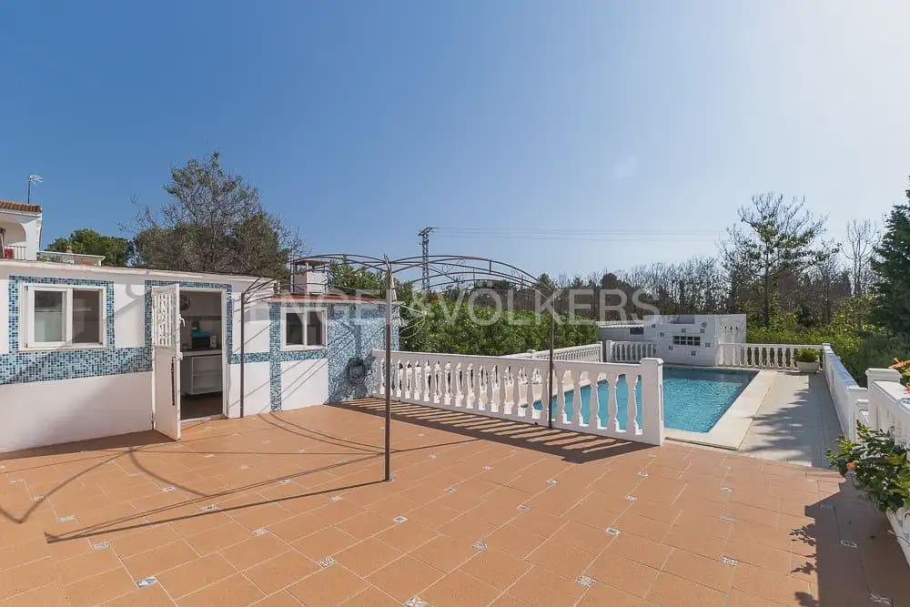 3 sypialnia Finka/Dom wiejski do wynajęcia w Turis z basenem garażem - 1 600 € (Ref: 10009812)